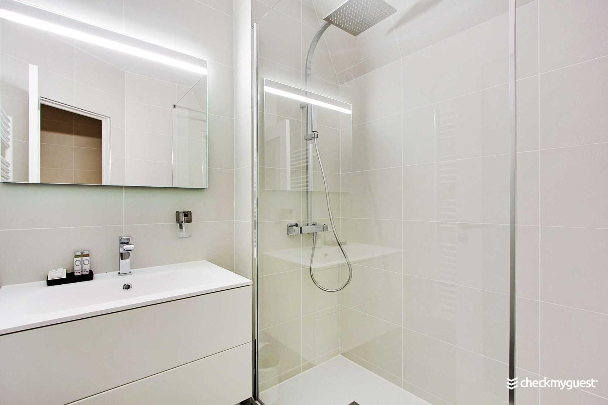 Apartment Authentic - 2br-6p - Le Marais